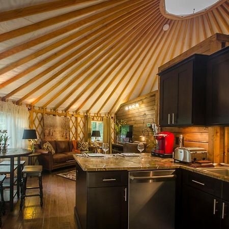 Spring Ridge Luxury Yurt - Creekside Glamping With Private Hot Tub Villa Topton Exterior photo