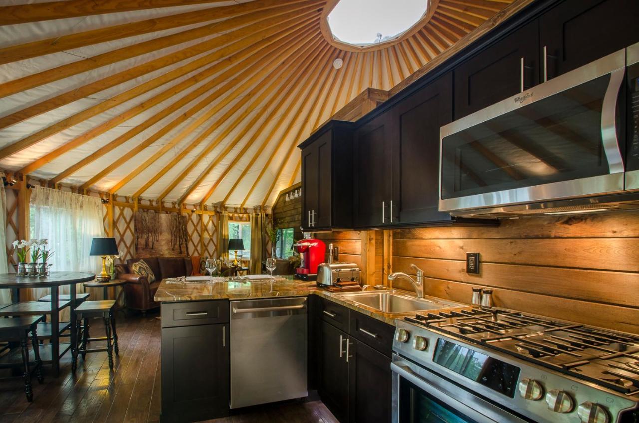 Spring Ridge Luxury Yurt - Creekside Glamping With Private Hot Tub Villa Topton Exterior photo